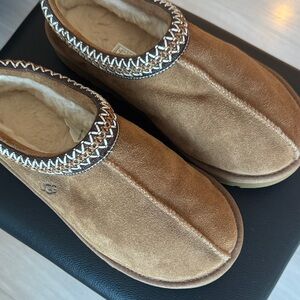 UGG Tan Suede Slip-On Shoes women, color chestnut, Tasman.